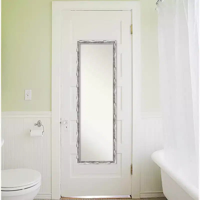 Specchio a figura intera per porta con cornice cromata a onda, con graffi: cornice in polistirene, nessun assemblaggio richiesto