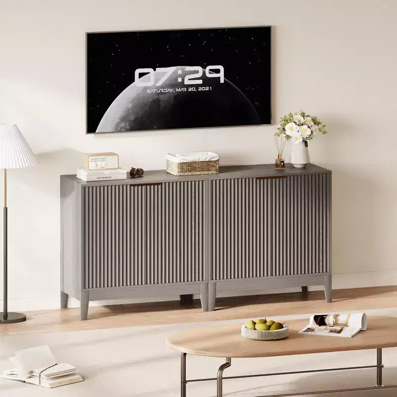 Madia/Credenza da Cucina o Sala da Pranzo Moderna con Ante Scanalate da 31,5 Pollici, Maniglie Dorate e Ripiano Regolabile, Finitura Rovere