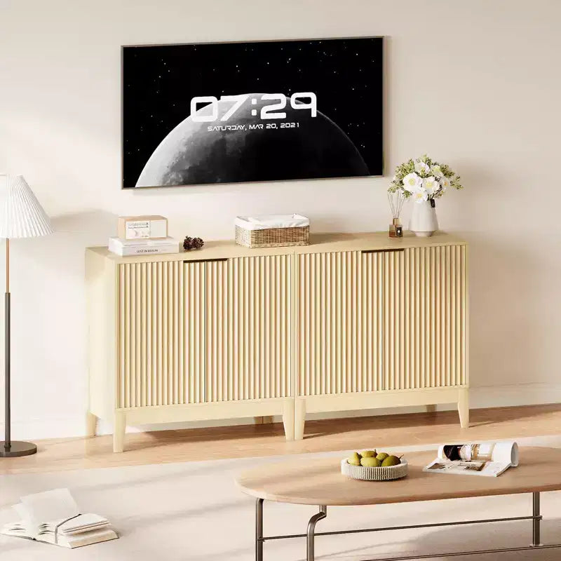 Madia/Credenza da Cucina o Sala da Pranzo Moderna con Ante Scanalate da 31,5 Pollici, Maniglie Dorate e Ripiano Regolabile, Finitura Rovere