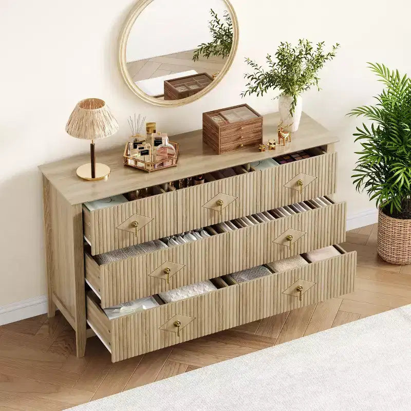 Comò a 7 cassetti per camera da letto, cassettiera in legno da 54" con maniglie in metallo, organizer scanalato per vestiti, mobile TV per corridoio