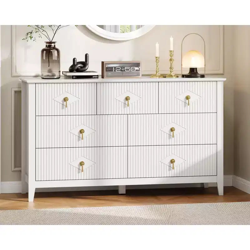 Comò a 7 cassetti per camera da letto, cassettiera in legno da 54" con maniglie in metallo, organizer scanalato per vestiti, mobile TV per corridoio