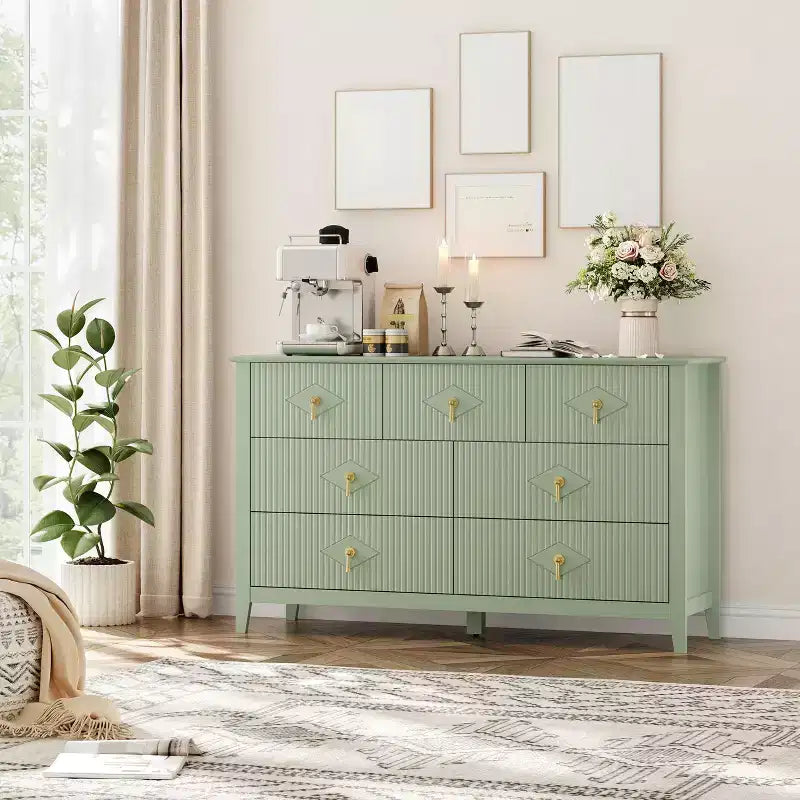 Comò a 7 cassetti per camera da letto, cassettiera in legno da 54" con maniglie in metallo, organizer scanalato per vestiti, mobile TV per corridoio