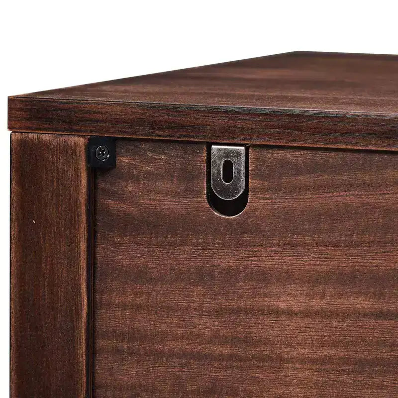 Comodini marroni in MDF (pannello di fibra a media densità) con 2 cassetti, larghi 75 cm.