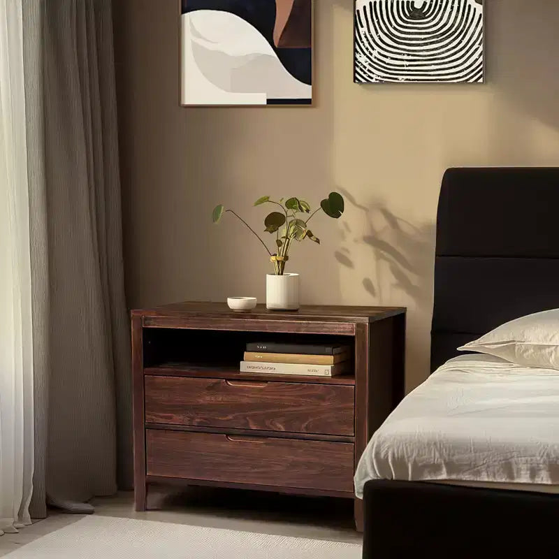 Comodini marroni in MDF (pannello di fibra a media densità) con 2 cassetti, larghi 75 cm.