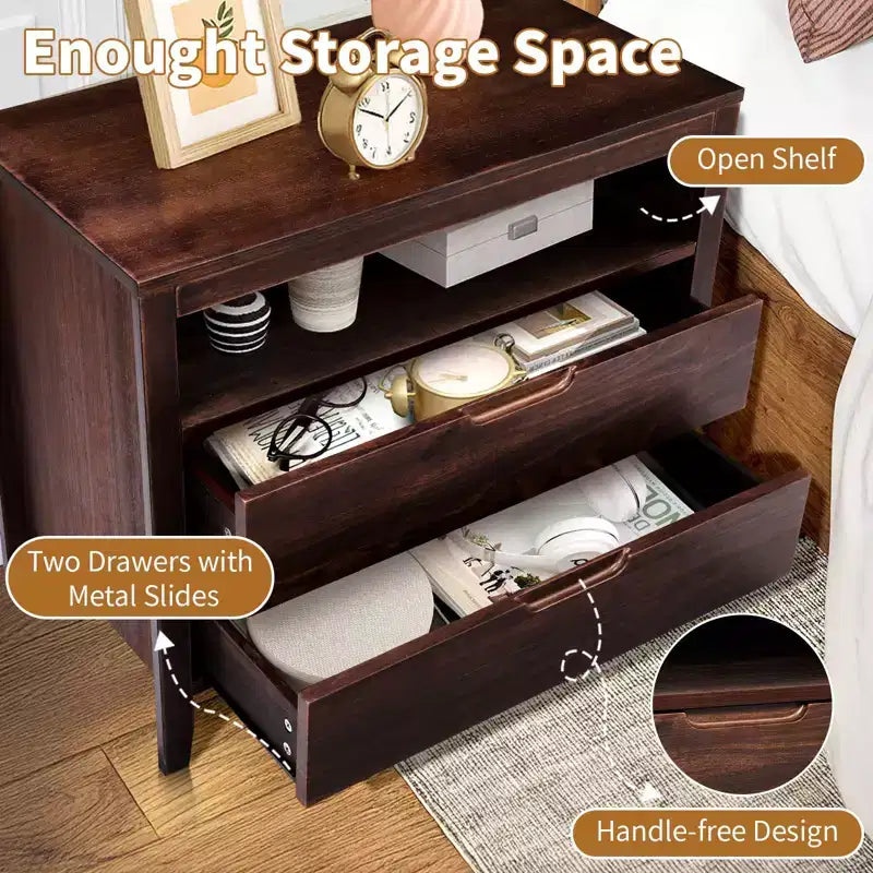 Comodini marroni in MDF (pannello di fibra a media densità) con 2 cassetti, larghi 75 cm.